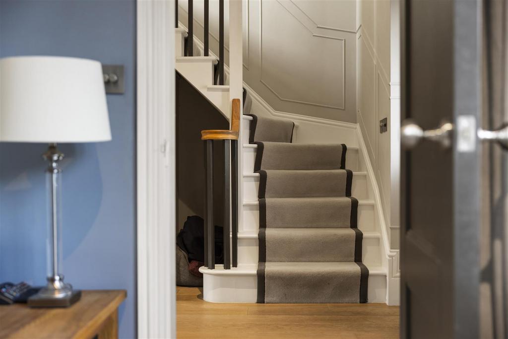 Haycorns Blighton Lane The Sands Farnham GU10 1 PU-