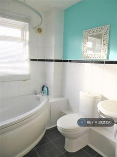 4 bedroom terraced house to rent, Cleave Avenue, Hayes, UB3