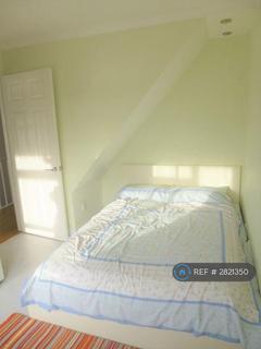 4 bedroom terraced house to rent, Cleave Avenue, Hayes, UB3