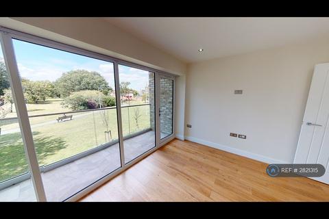 2 bedroom flat to rent, Knightswood Court, Uxbridge, UB10