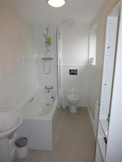 4 bedroom ground floor maisonette to rent, Commonwealth Drive, CRAWLEY