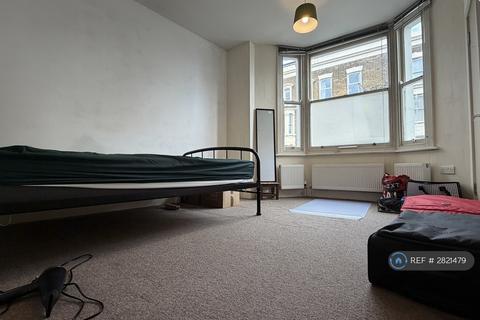 3 bedroom flat to rent, Elderfield Road, London, E5