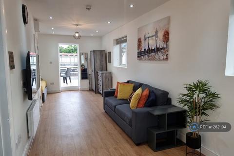 undefined, Commercial Road, London, E14