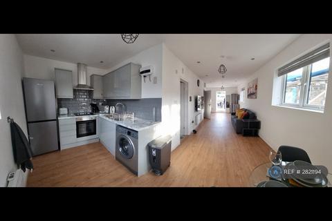 undefined, Commercial Road, London, E14