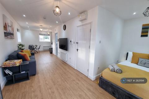 undefined, Commercial Road, London, E14