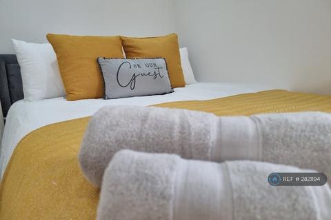 undefined, Commercial Road, London, E14