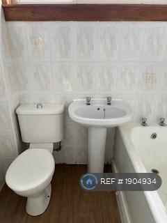 Fitted Bathroom With Over Bath Electric Shower.