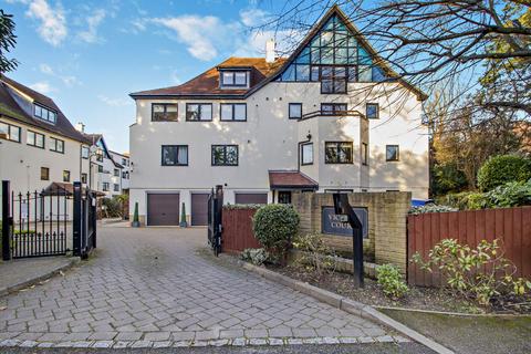 undefined, Flat  Viceroy Court, Northwood HA6