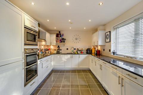 undefined, Flat  Viceroy Court, Northwood HA6