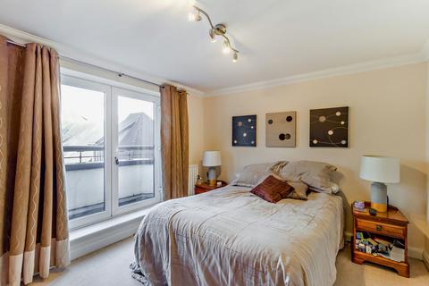 undefined, Flat  Viceroy Court, Northwood HA6