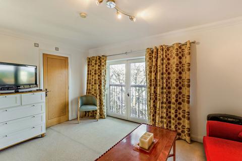 undefined, Flat  Viceroy Court, Northwood HA6