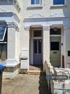 3 bedroom flat to rent, St Johns Avenue, London, NW10
