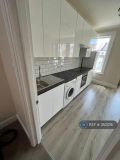 3 bedroom flat to rent, St Johns Avenue, London, NW10