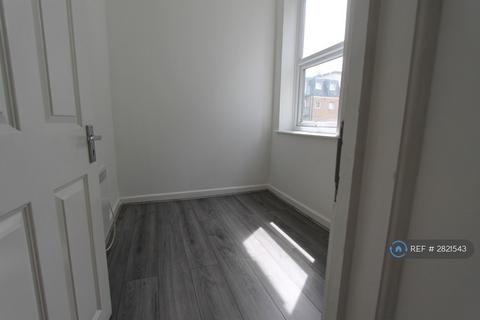 2 bedroom flat to rent, High Road Leytonstone, London, E11