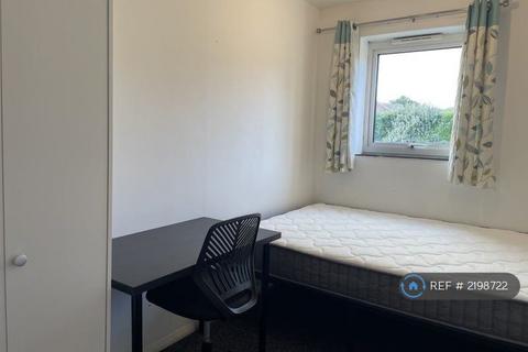 4 bedroom flat to rent, Arnold Drive, Colchester, CO4