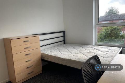 4 bedroom flat to rent, Arnold Drive, Colchester, CO4