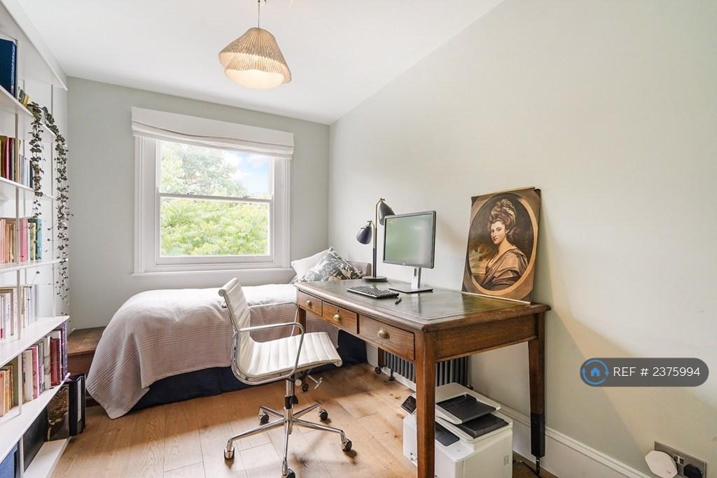 Bedroom / Study 2