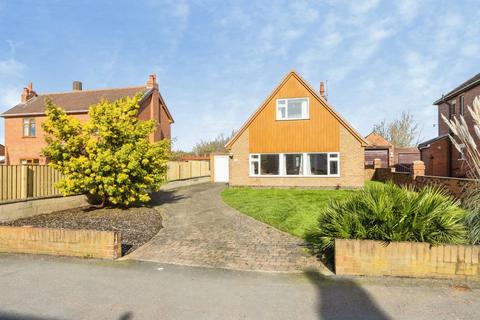 3 bedroom bungalow for sale - Canal Lane, Wakefield WF3