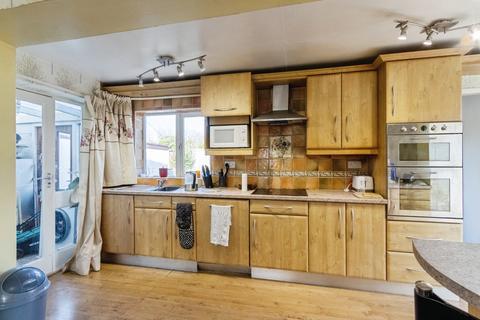 3 bedroom bungalow for sale, Canal Lane, Wakefield WF3
