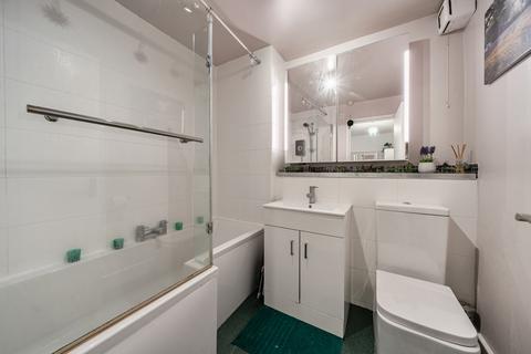 2 bedroom apartment for sale, Jasmine Grove, London