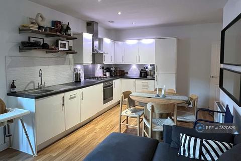 2 bedroom flat to rent, Coppetts Road, London, N10