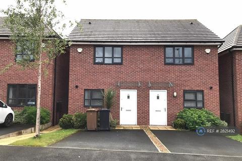 2 bedroom semi-detached house to rent, Bugle Close, Salford, M7
