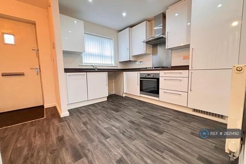 2 bedroom semi-detached house to rent, Bugle Close, Salford, M7