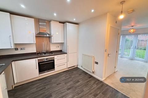 2 bedroom semi-detached house to rent, Bugle Close, Salford, M7