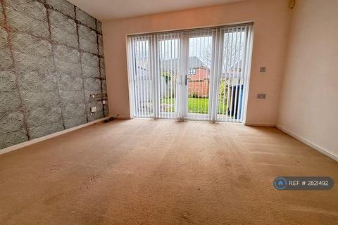2 bedroom semi-detached house to rent, Bugle Close, Salford, M7