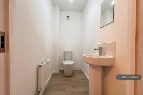 2 bedroom semi-detached house to rent, Bugle Close, Salford, M7