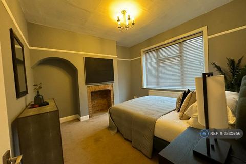 4 bedroom terraced house to rent, Sutherland Road, London, E17