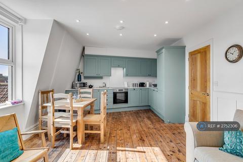 2 bedroom flat to rent, Church St, Cromer, NR27