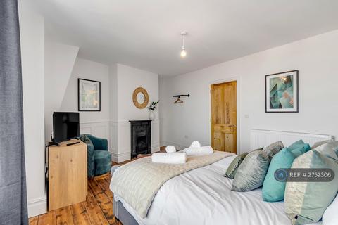 2 bedroom flat to rent, Church St, Cromer, NR27