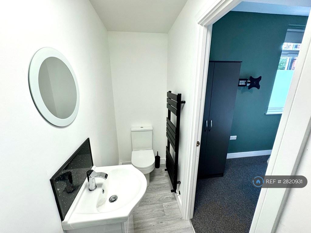 Room 2 Ensuite