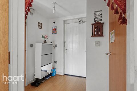 1 bedroom flat for sale, Walton Road, London