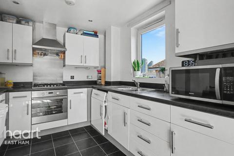 1 bedroom flat for sale, Walton Road, London
