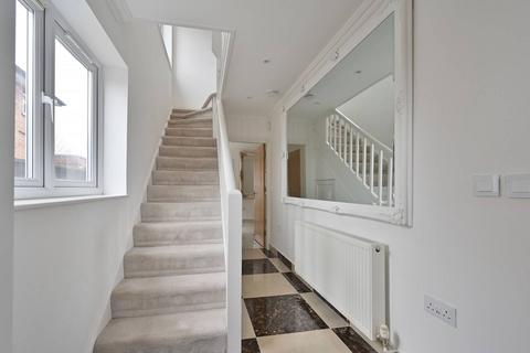 Crabtree Close, Bushey, WD23