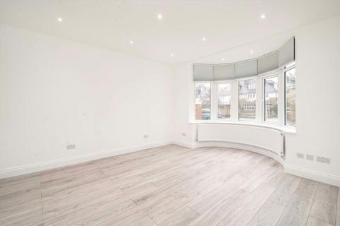 2 bedroom flat to rent, Chesterfield Road, London W4