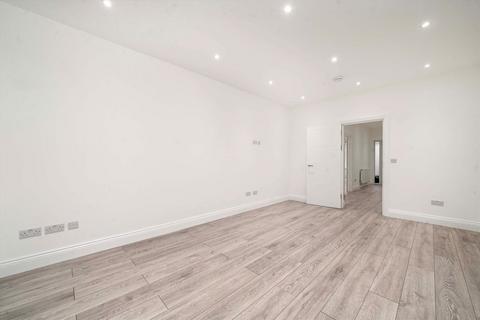 2 bedroom flat to rent, Chesterfield Road, London W4