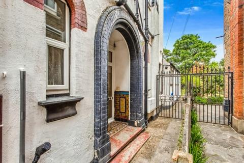 1 bedroom flat for sale, St. Vincents Road, Westcliff-on-sea, SS0 7
