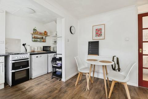 3 bedroom terraced house to rent, Nursery Close, NORWICH
