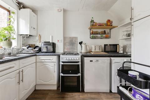 3 bedroom terraced house to rent, Nursery Close, NORWICH