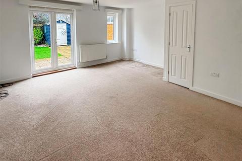 4 bedroom semi-detached house for sale, Holmes Way, Littlehampton BN17