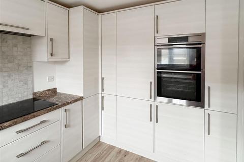 4 bedroom semi-detached house for sale, Holmes Way, Littlehampton BN17
