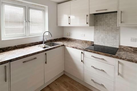 4 bedroom semi-detached house for sale, Holmes Way, Littlehampton BN17