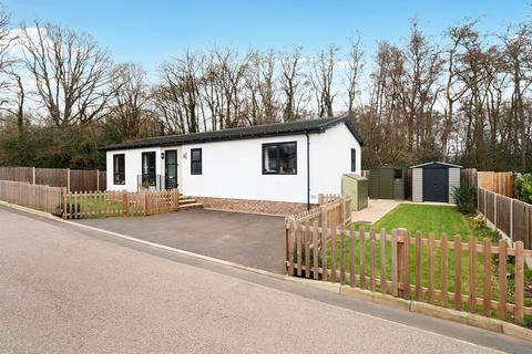 2 bedroom park home for sale - Ravenswing Park, Reading RG7
