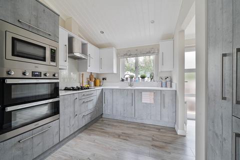 2 bedroom park home for sale, Ravenswing Park, Reading RG7