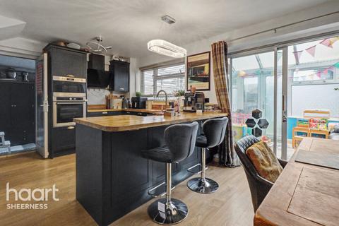 3 bedroom detached house for sale, Summerville Avenue, Minster