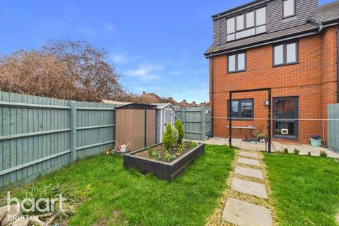 3 bedroom end of terrace house for sale, Paignton Square, Bristol