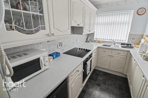2 bedroom bungalow for sale, Strasbourg Road, Canvey Island